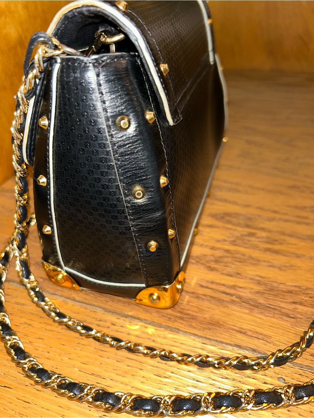 Metro City Crossbody Black/Gold - Picture 4 of 7